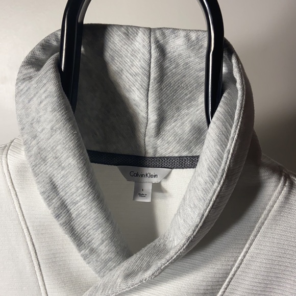 Calvin Klein top - Picture 2 of 11